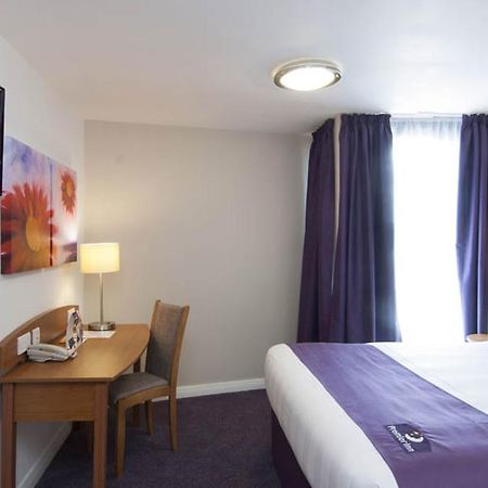 Premier Inn London Gatwick Airport South - London Road Κρόουλι Εξωτερικό φωτογραφία