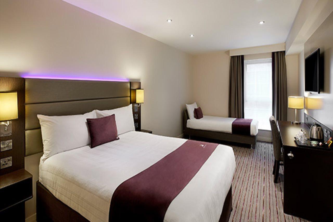 Premier Inn London Gatwick Airport South - London Road Κρόουλι Εξωτερικό φωτογραφία