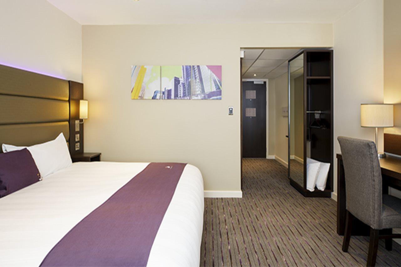 Premier Inn London Gatwick Airport South - London Road Κρόουλι Εξωτερικό φωτογραφία