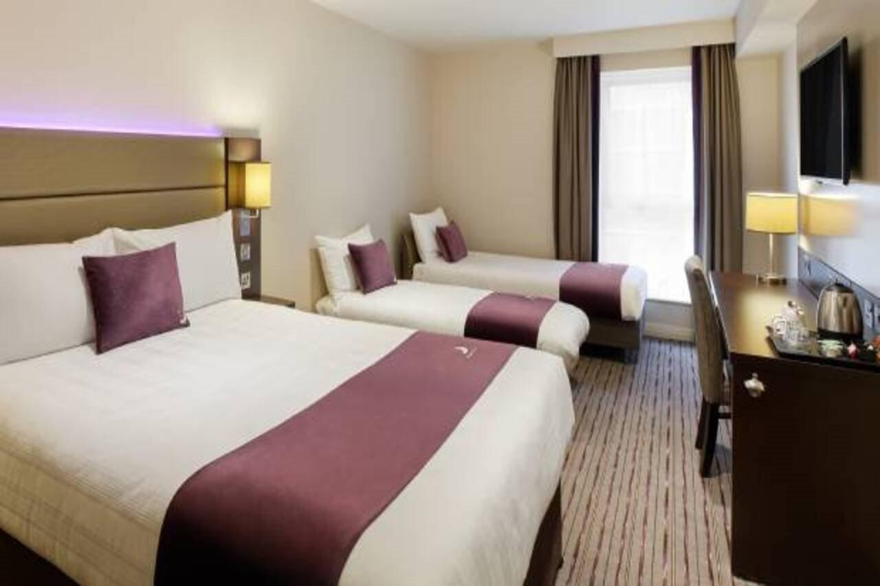 Premier Inn London Gatwick Airport South - London Road Κρόουλι Εξωτερικό φωτογραφία