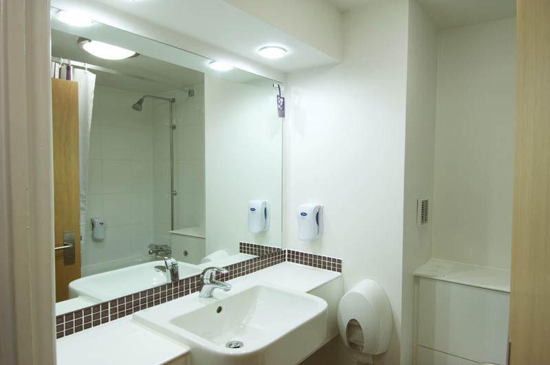 Premier Inn London Gatwick Airport South - London Road Κρόουλι Εξωτερικό φωτογραφία