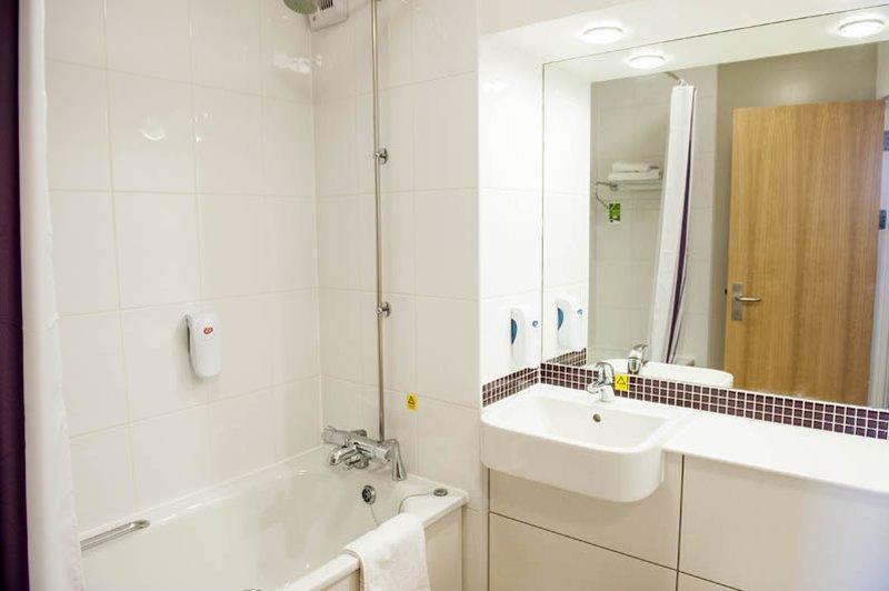 Premier Inn London Gatwick Airport South - London Road Κρόουλι Εξωτερικό φωτογραφία