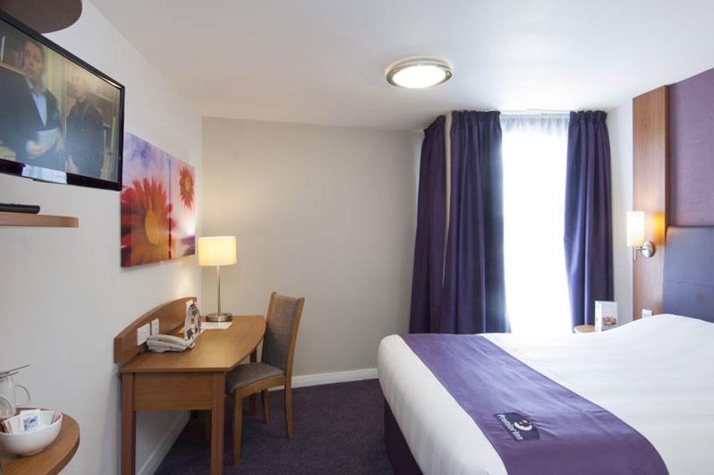 Premier Inn London Gatwick Airport South - London Road Κρόουλι Εξωτερικό φωτογραφία