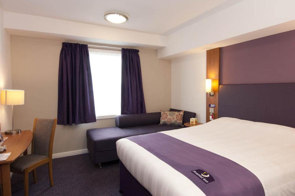 Premier Inn London Gatwick Airport South - London Road Κρόουλι Εξωτερικό φωτογραφία